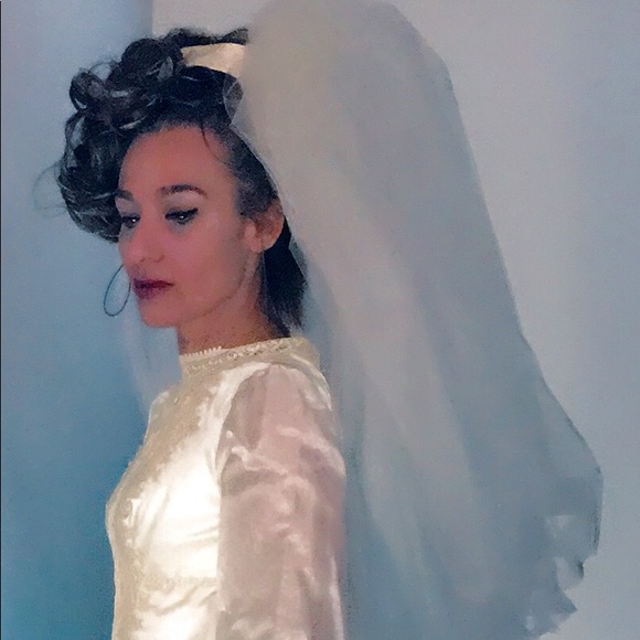 Antique CAHILL WEDDING DRESS BEVERLY HILLS - Picture 2 of 6